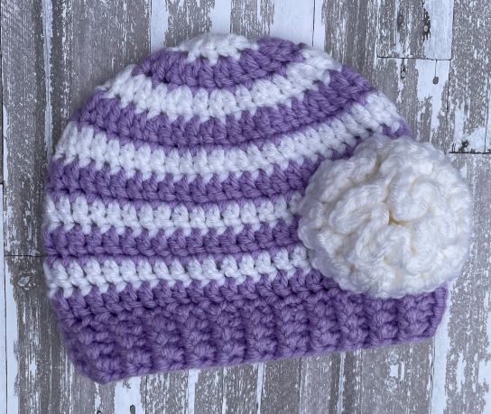 Striped beanie lilac and white