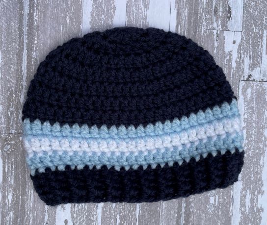 Stiped beanie in navy