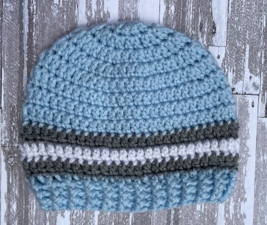 Striped beanie in baby blue