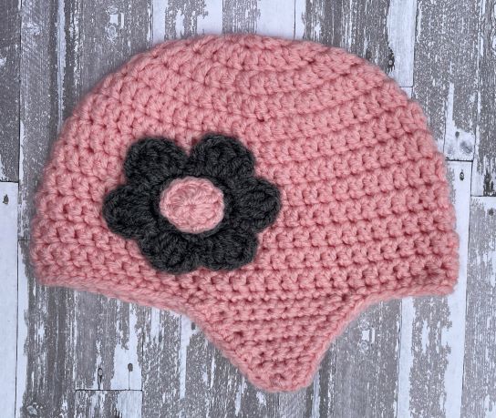 Earflap hat in pink